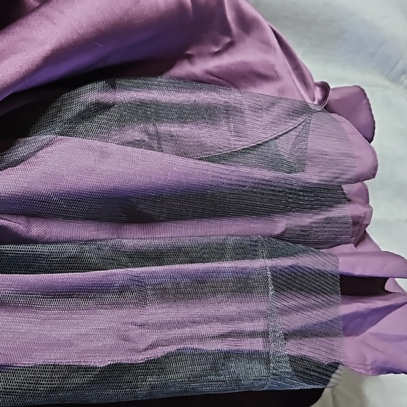 DAVIDS BRIDAL STRAPLESS BRIDESMAID DRESS WITH RUCHING IN WINE SIZE 12 - Picture 7 of 9